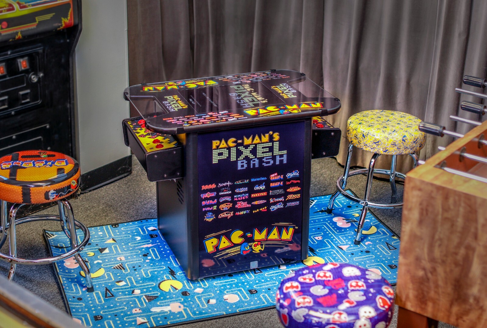 Pac-Man Pixel Bash Cocktail 32 games Black Finish