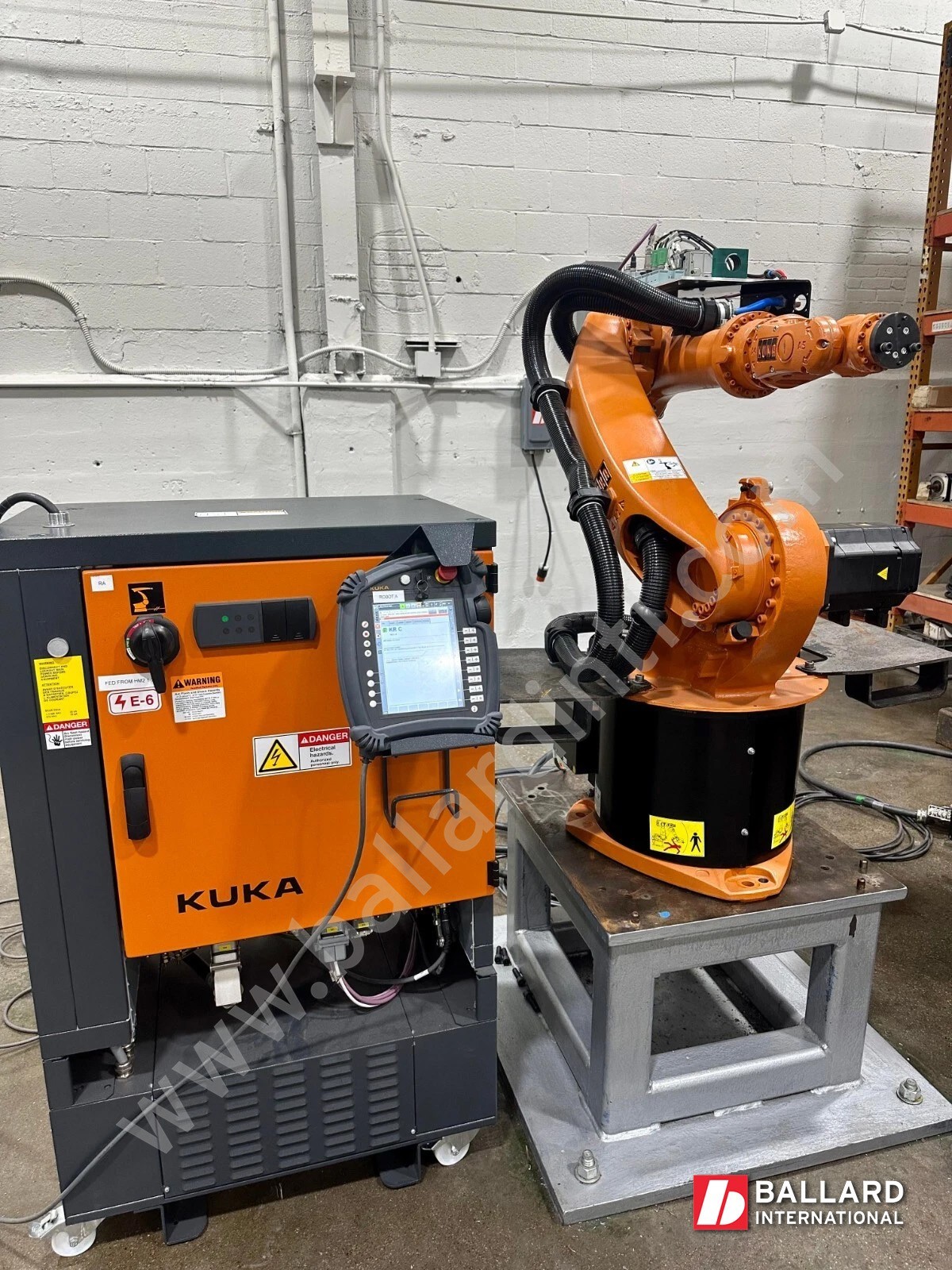 KUKA KR6-2 Robotic System w/ KRC4 Controller - 686087