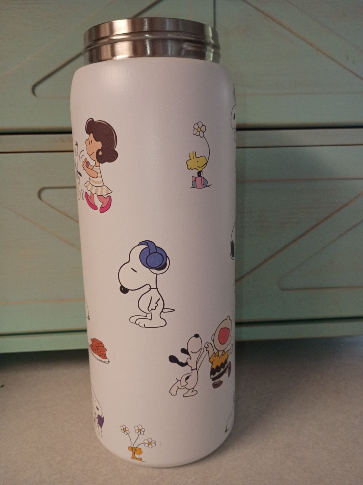 32 Oz. White Snoopy Owala Free Sip