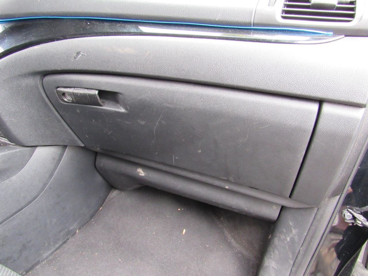 PILOT     2016 Glove Box 1042013