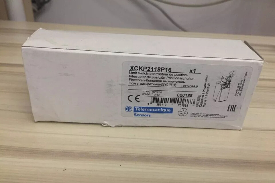 1pcs Limit Switch XCKP2118P16