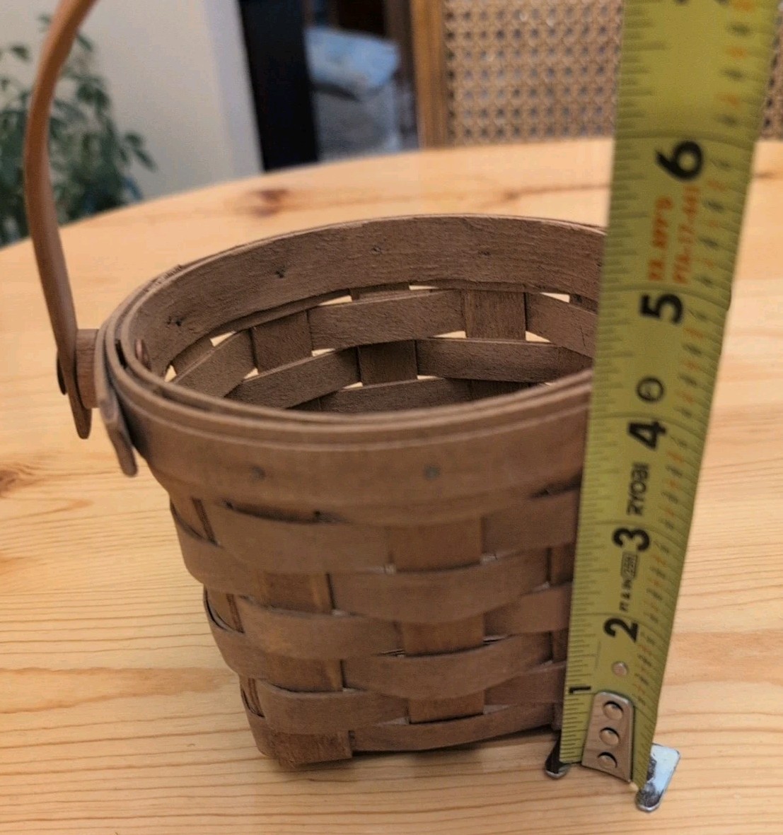 1988 Small Longaberger Fruit Basket with Swing Handle