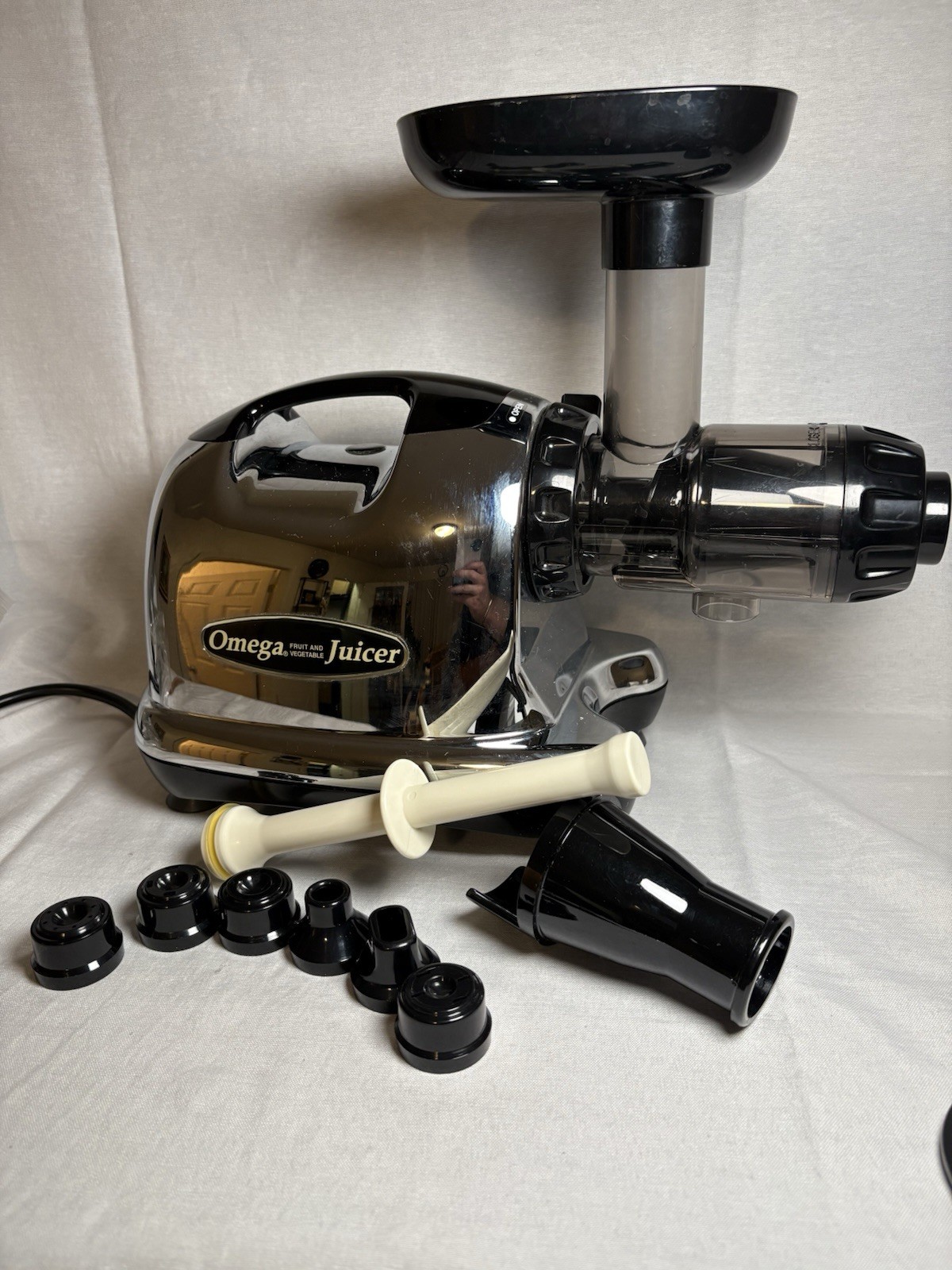 Omega Juice & Vegetable Extractor Model No. 8006 Stainless Steel Electric Silver