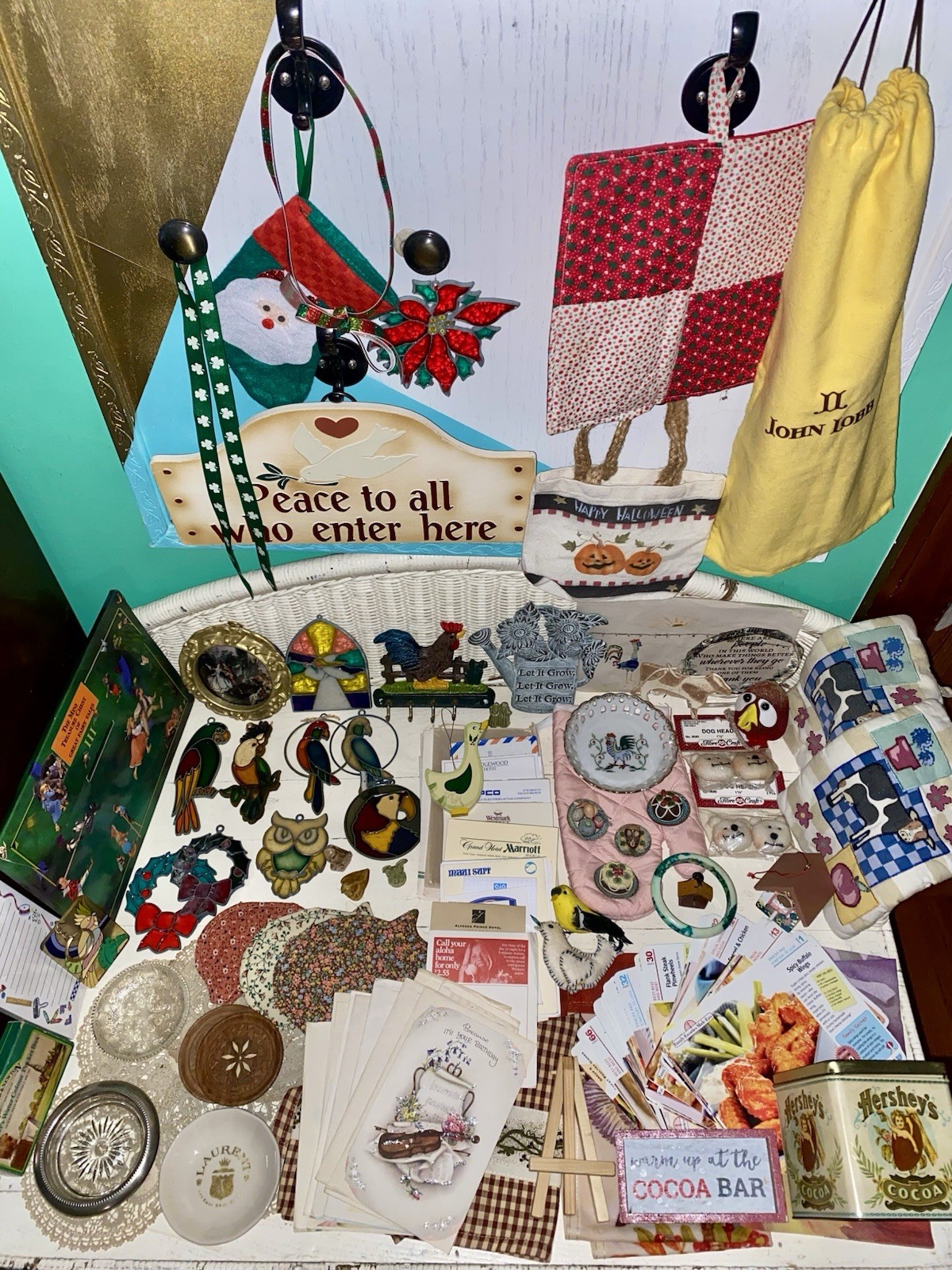 9.9 lb Women Ladies Trinkets Paper Roosters Collectibles Vtg-Now Junk Drawer Lot
