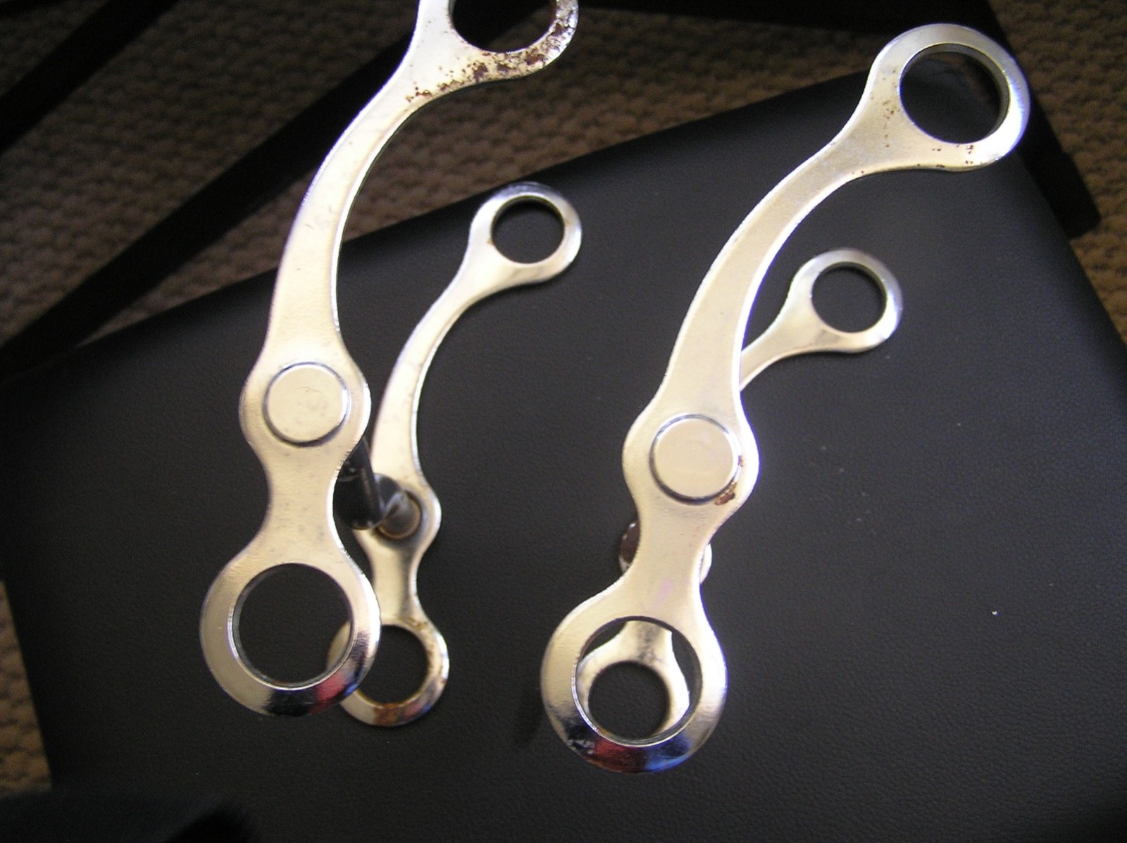 2 CURB BITS WESTERN HORSE TACK 5" ALL PURPOSE - MEDIUM
