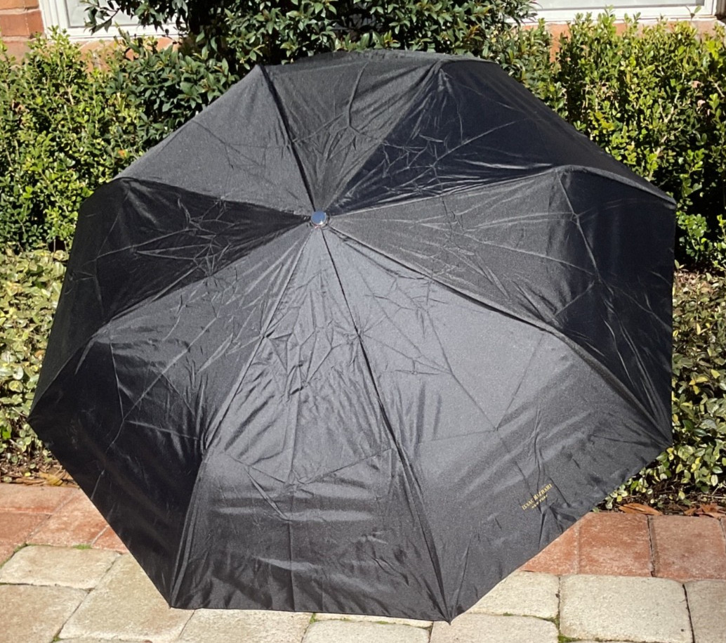 ISAAC MIZRAHI UMBRELLA BLACK POLKA DOT 42 INCH COVERAGE AUTO OPEN NWT