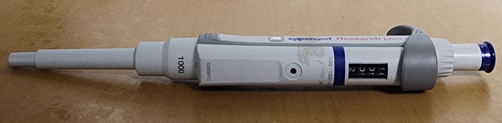 Eppendorf Research® plus Pipette, fixed volume single-channel, volume 1000 μL