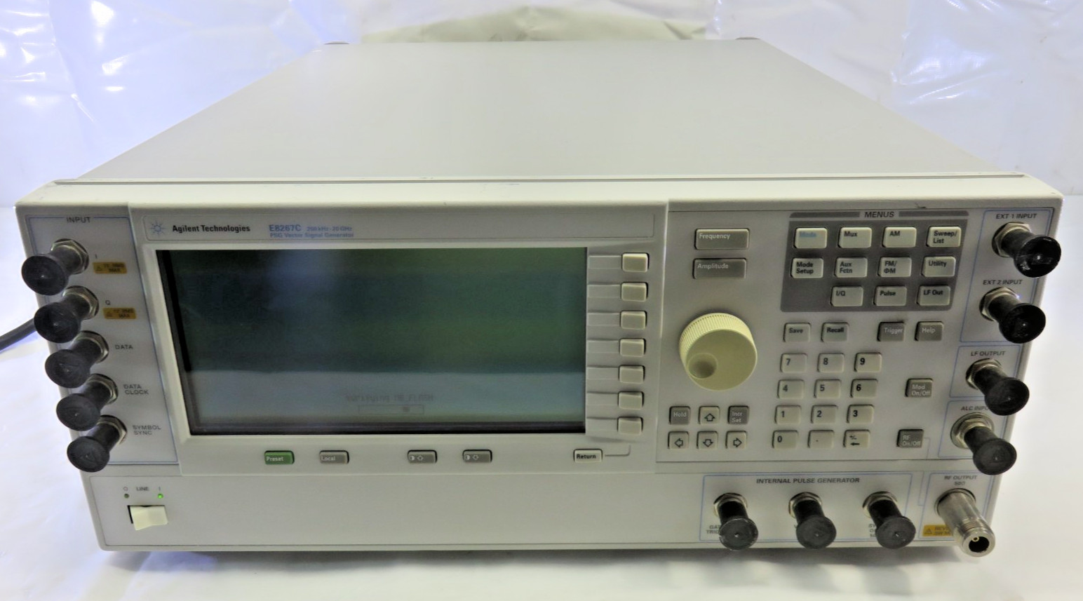 Agilent E8267C PSG Vector Signal Generator 250 kHz-20 GHz, For Parts/ Repair