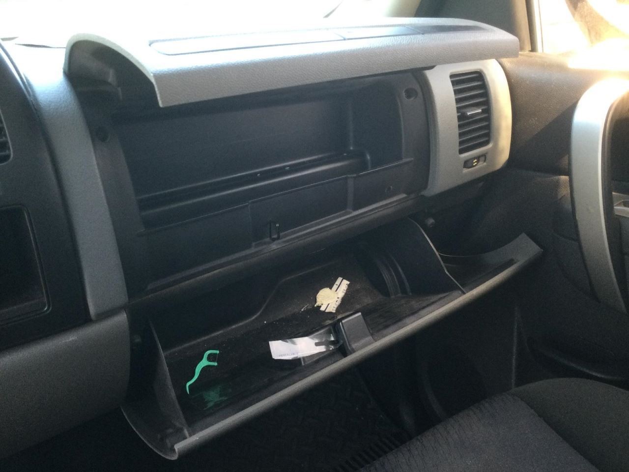 SILVRDO15 2011 Glove Box 4997960