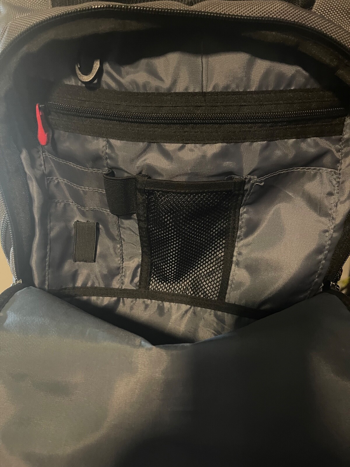 Swiss Gear Backpack Padded 3 Lg Double Zippered Pockets w/Hooks Sturdy Handle