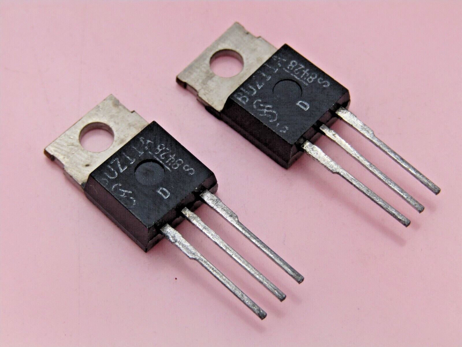 ( 2 PCS ) BUZ11A Siemens  MOSFET N-CHANNEL 50V 26A .045 Ohm TO-220   --   NOS