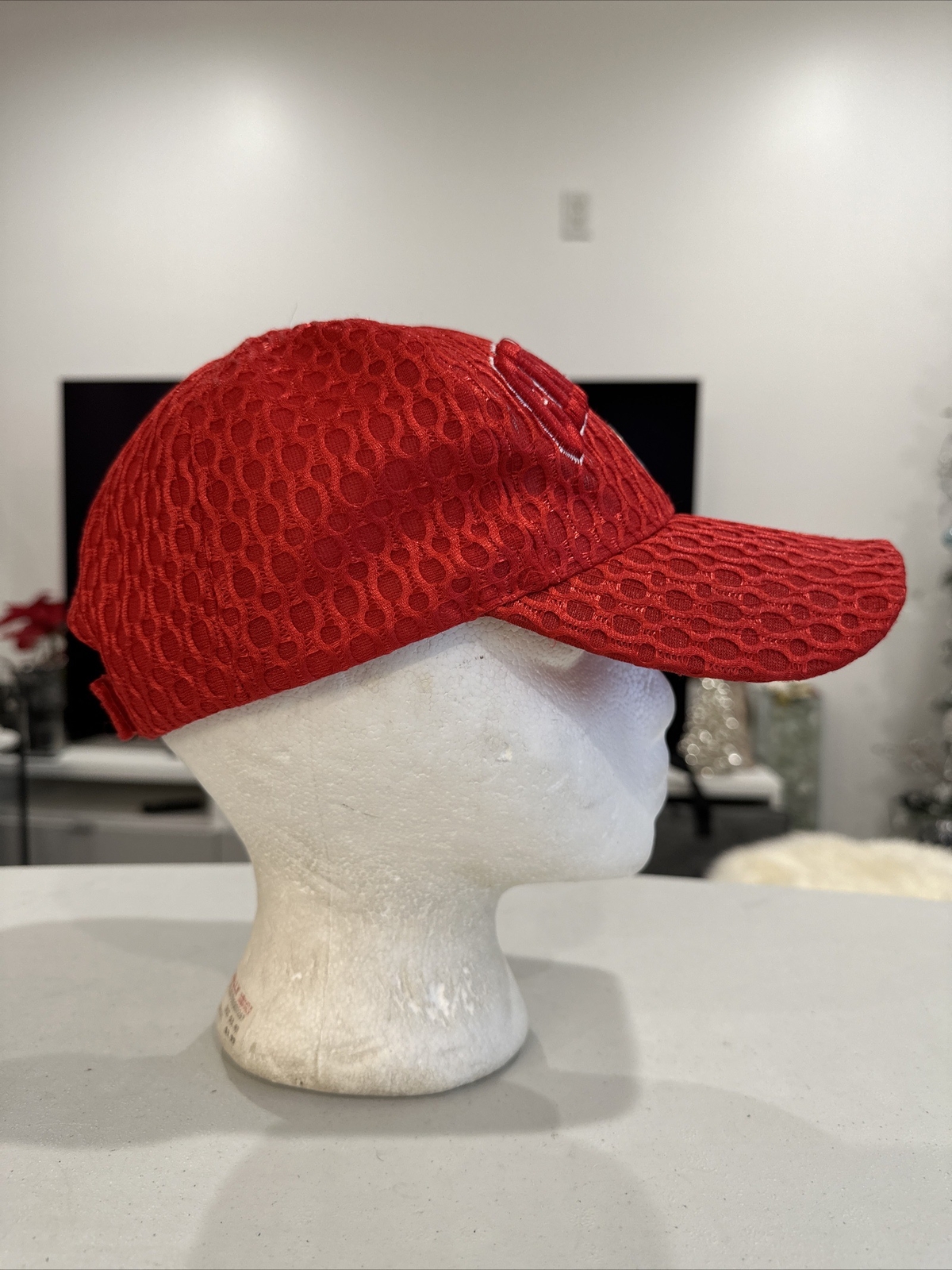 Chicago Cubs Bright Red Shiny Hat Cap Metal C Sparkling look Hoop Loop Unbranded