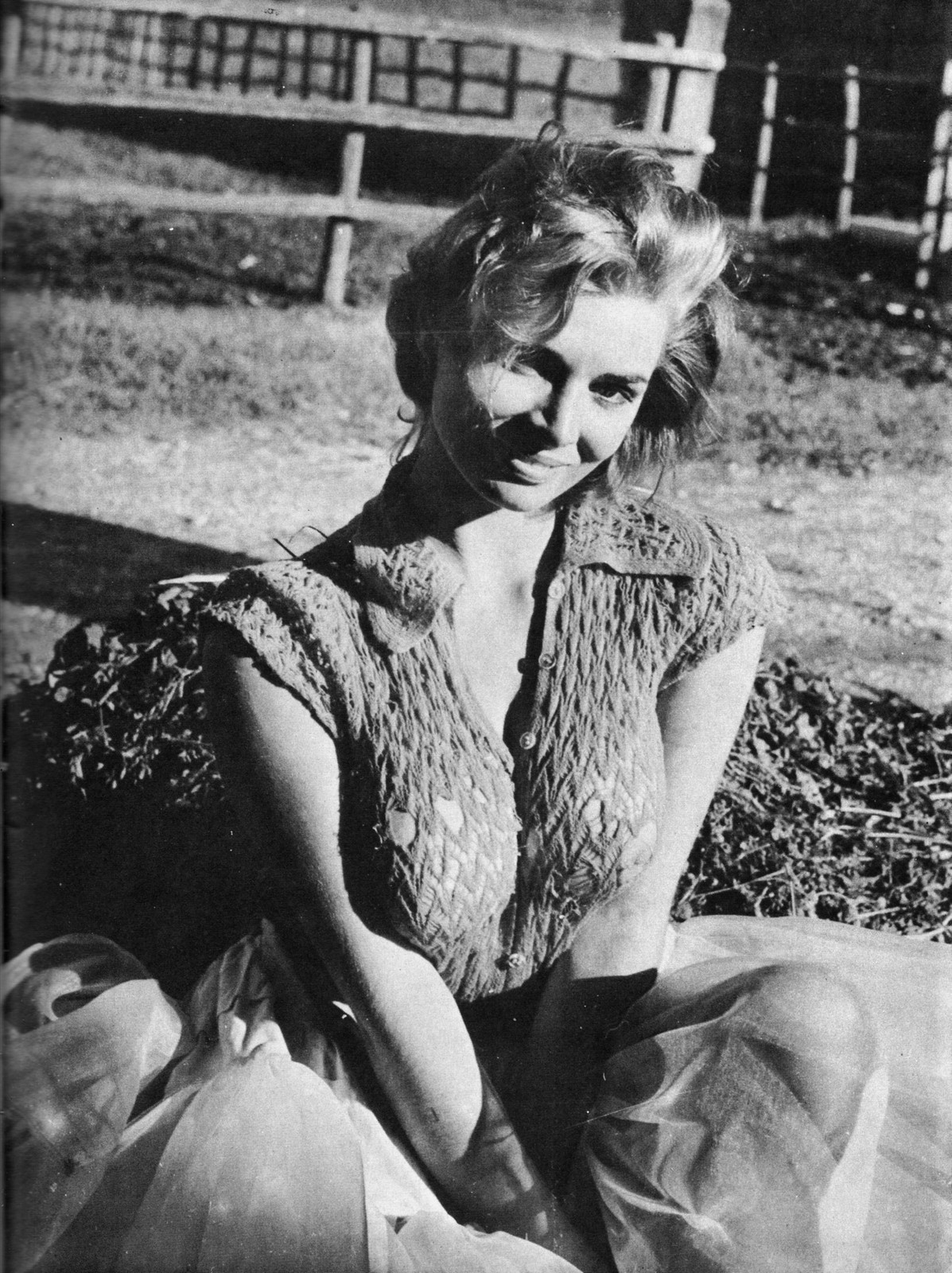 WW2 Photo WWII World War Two Portrait of an Unknown Girl Pinup Starlet  / 1656