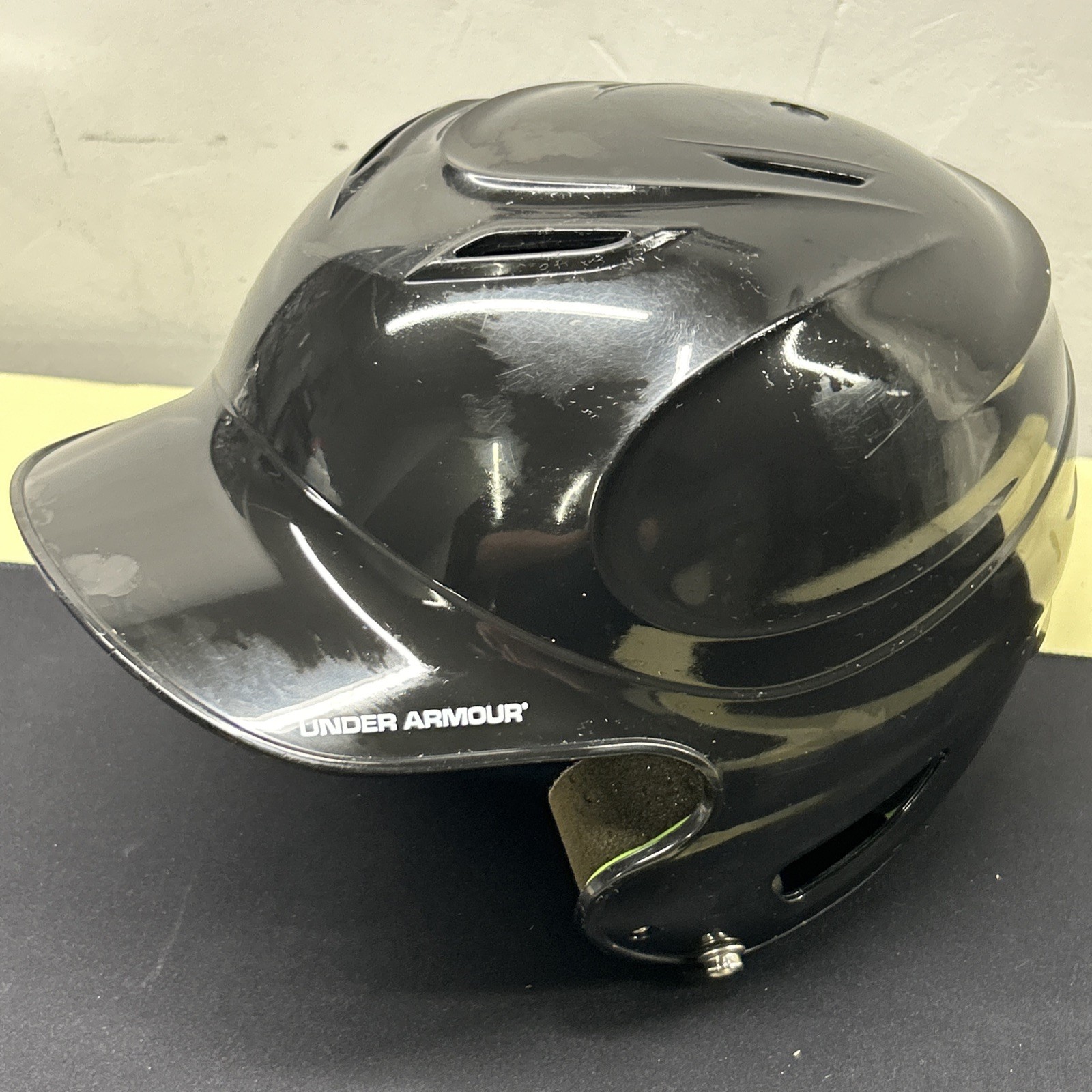 Under Armour UABH-110 5 7/8" to 6 3/4" Baseball Batting Helmet (Black) new but