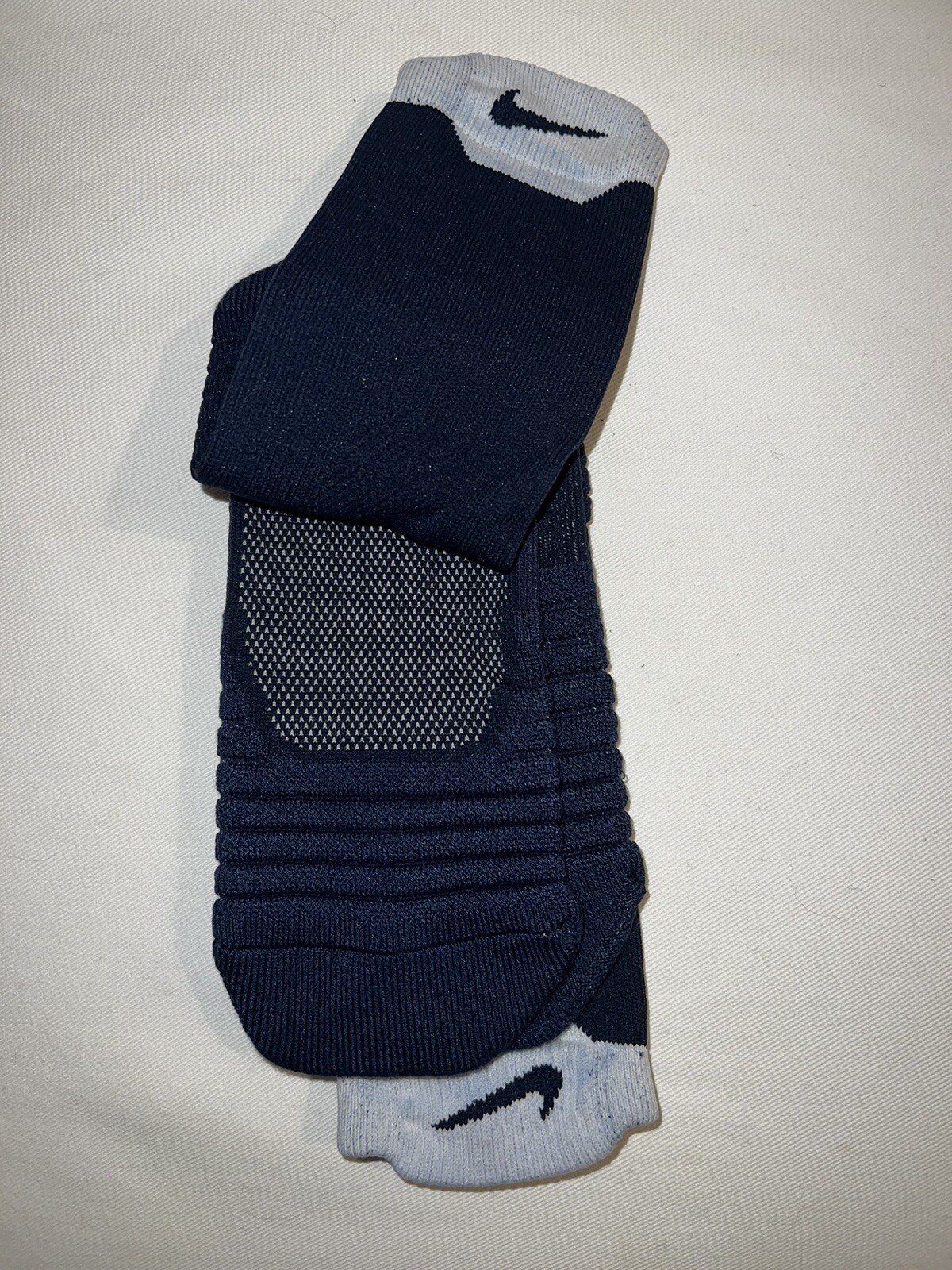 Nike Elite Versatility Crew Basketball Socks - BLACK /White - SMALL (BOYS 4-6)