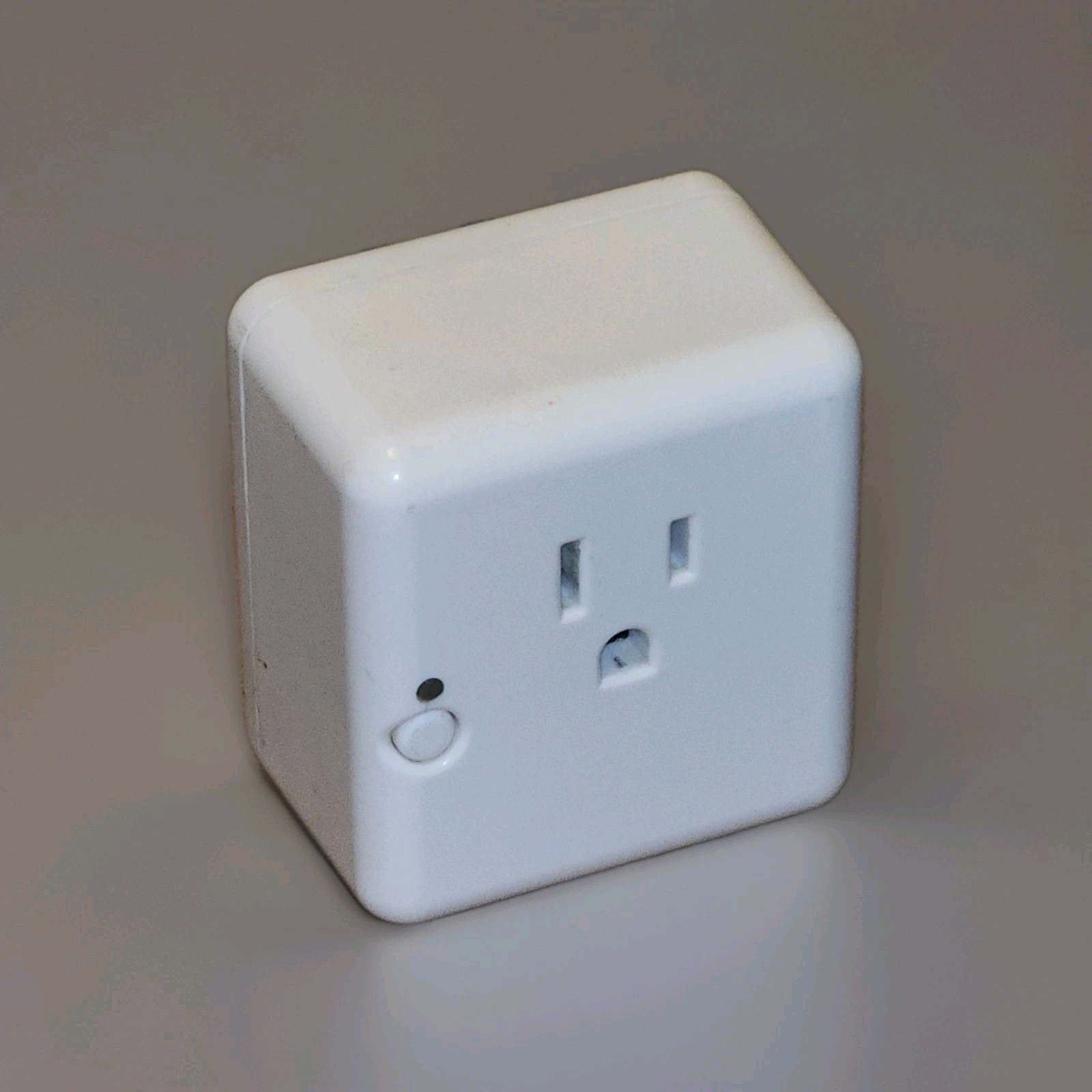Centralite 4257050-RZHAC  Zigbee On/off Appliance Control Smart Switch Plug