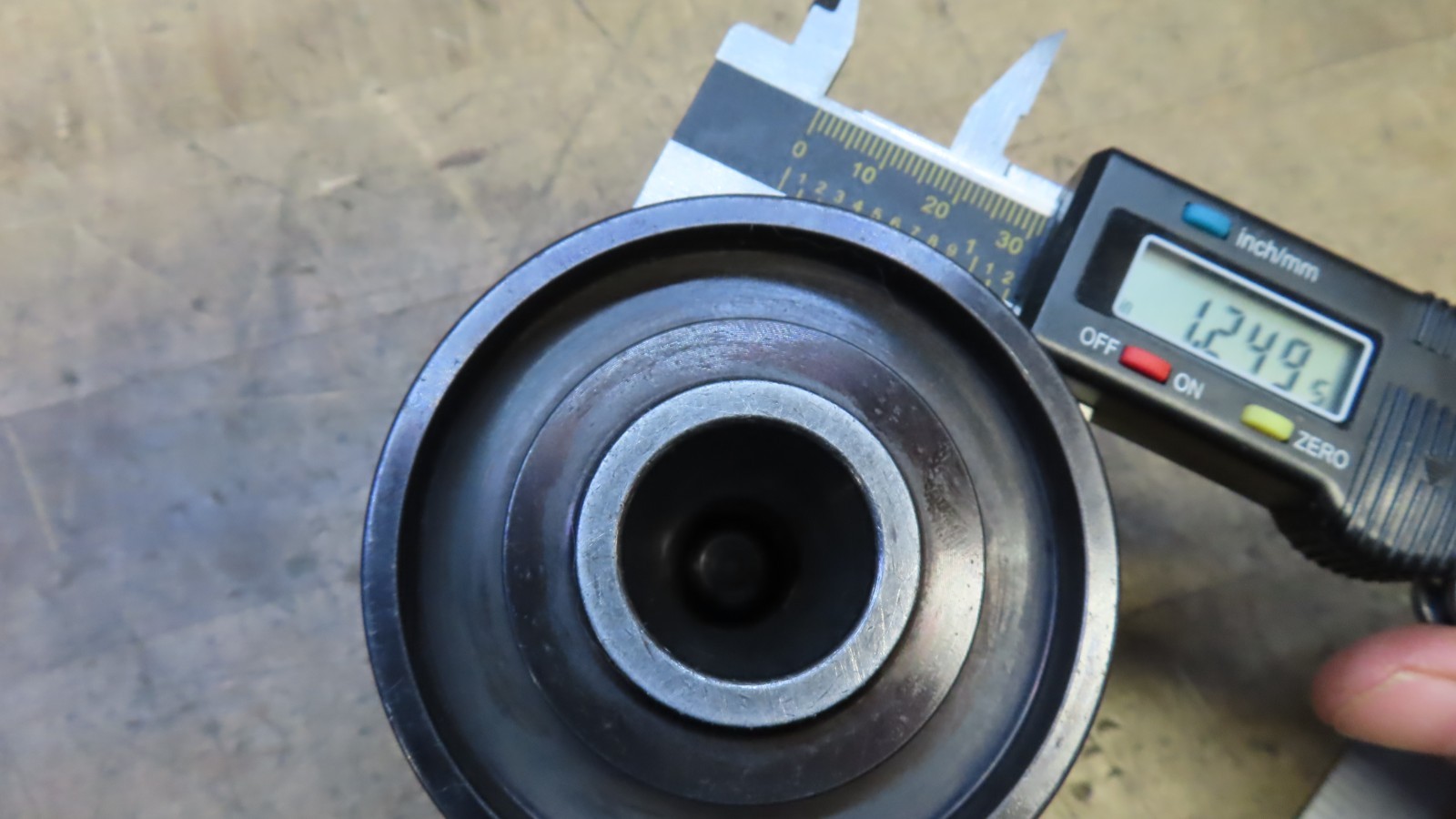 L.H. thread Cutter Grinder Surface grinding wheel arbor 1-1/4 ctr W/removal tool