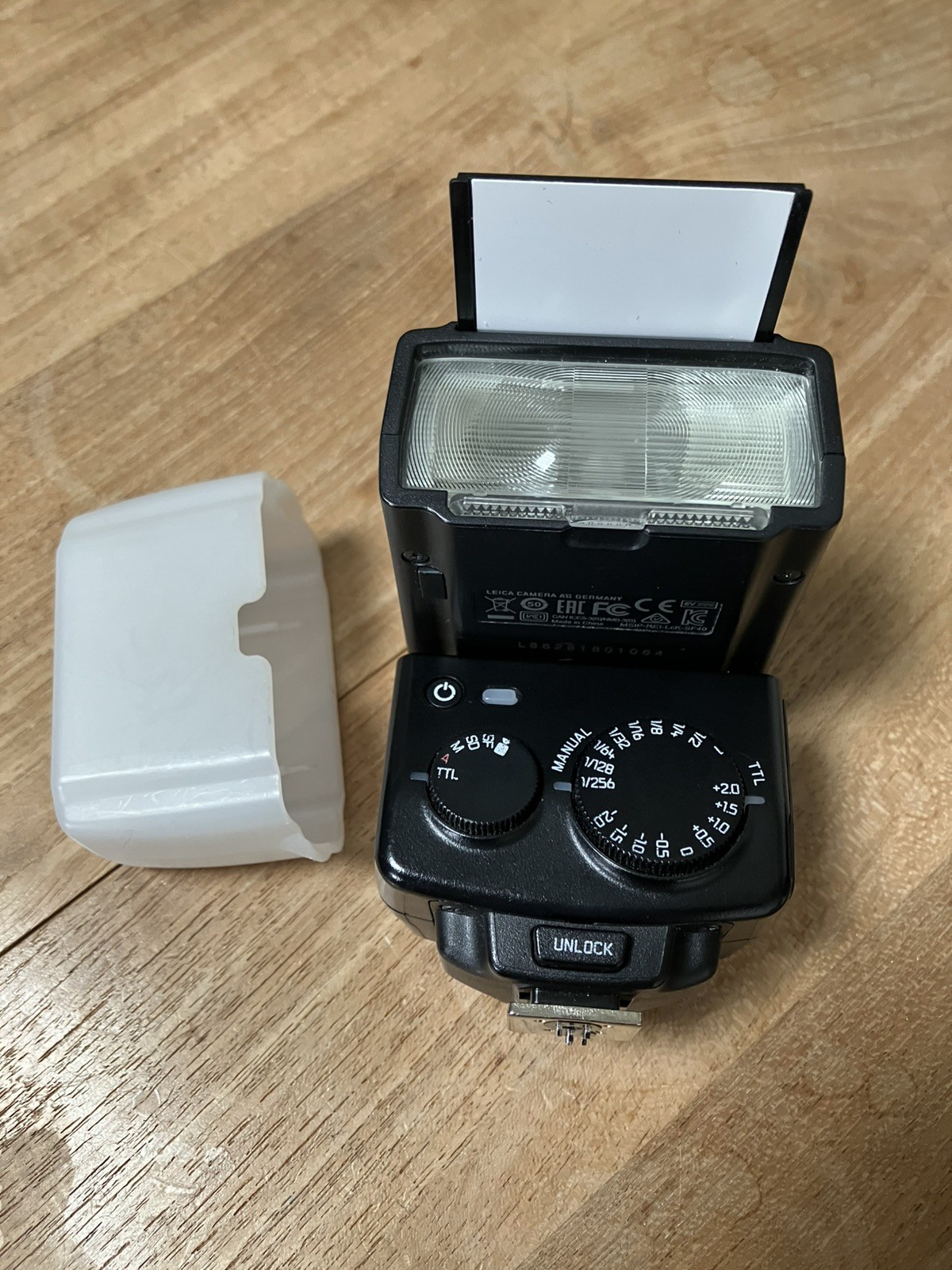 Leica SF 40 Flash Unit (14624) – Excellent Condition with Factory Diffuser