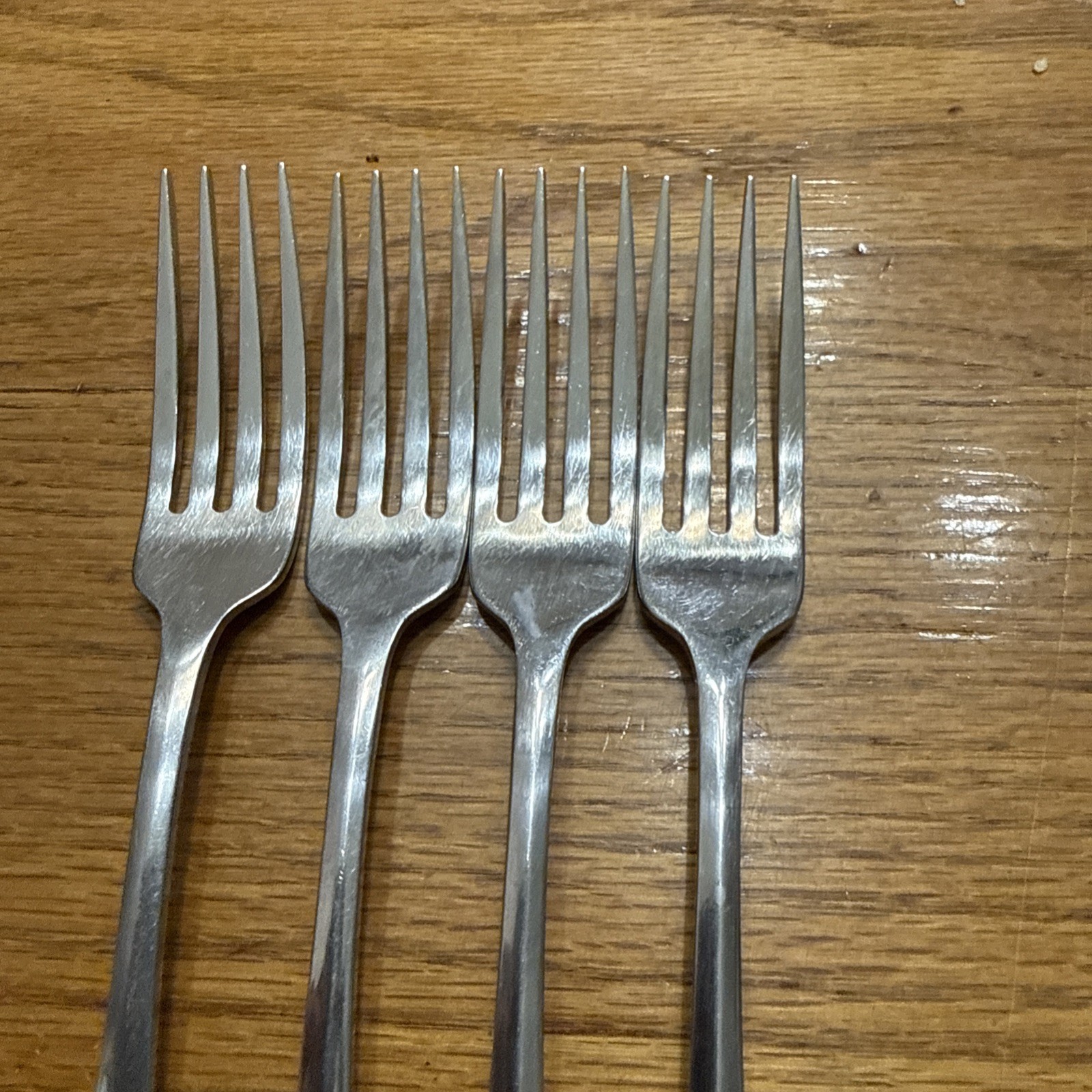 4 Oneida KENWOOD STAINLESS Community DINNER FORKS Nice!