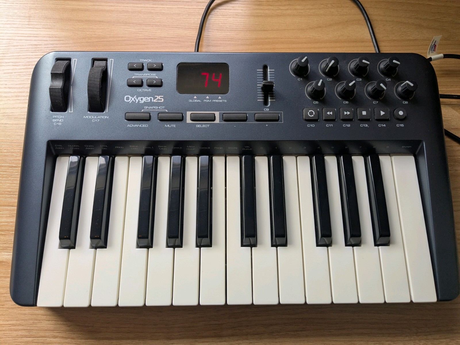 M-Audio Oxygen25 USB MIDI Keyboard Controller