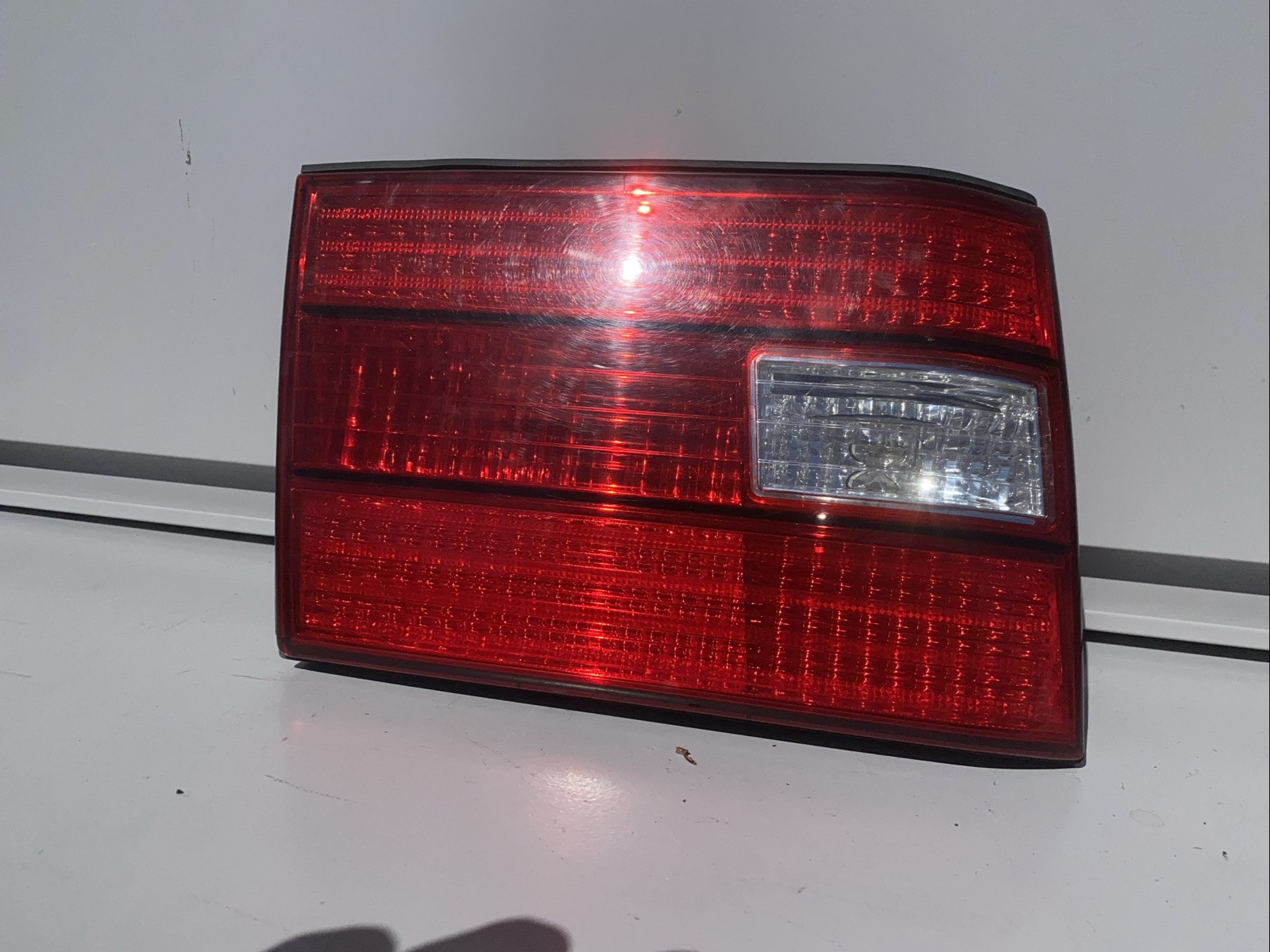 98 99 00 LEXUS LS400 DRIVER LEFT TRUNK MOUNT TAILLIGHT LAMP 1998-2000