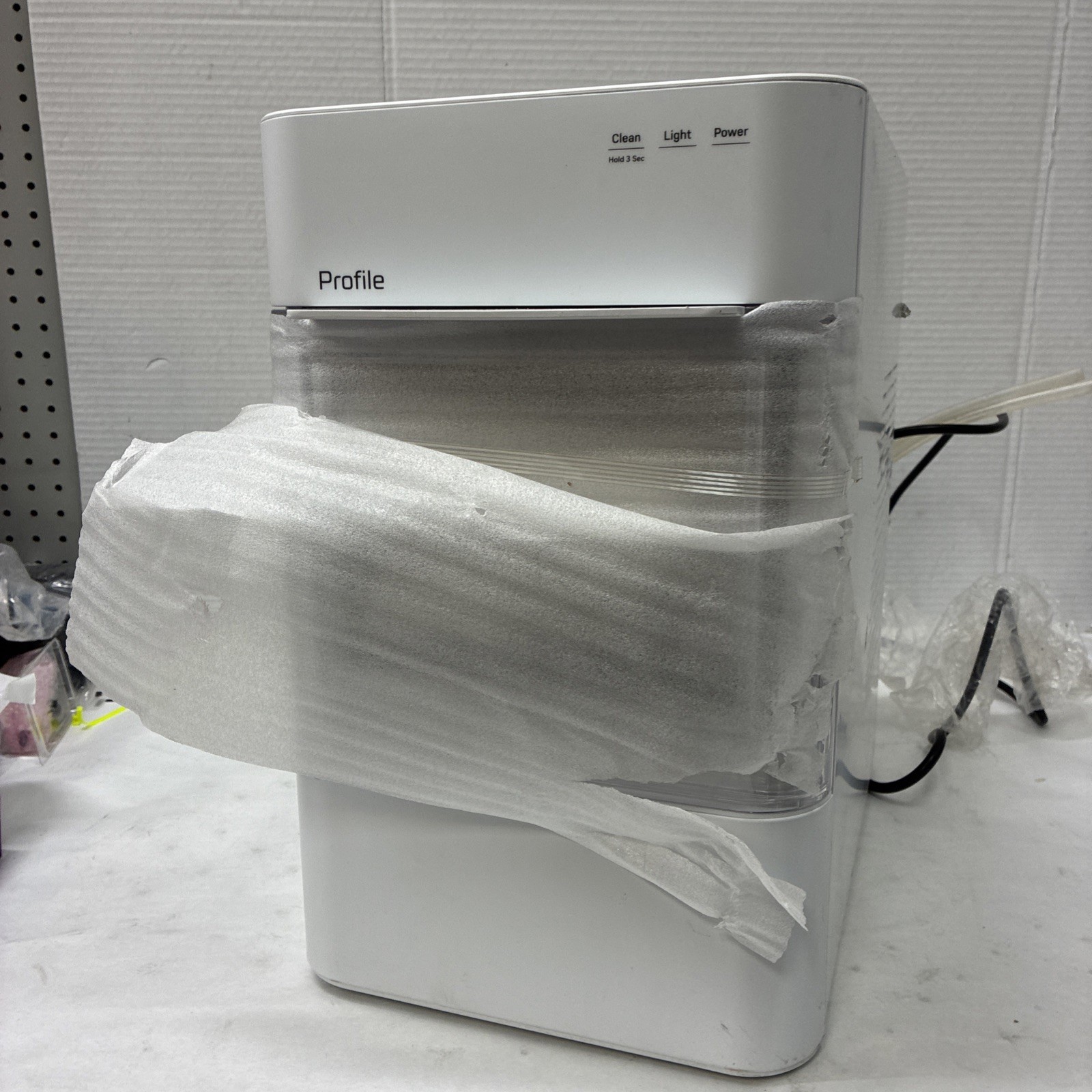 GE Profile Ice Maker Model: XPIO13SW1OW *** See Description **