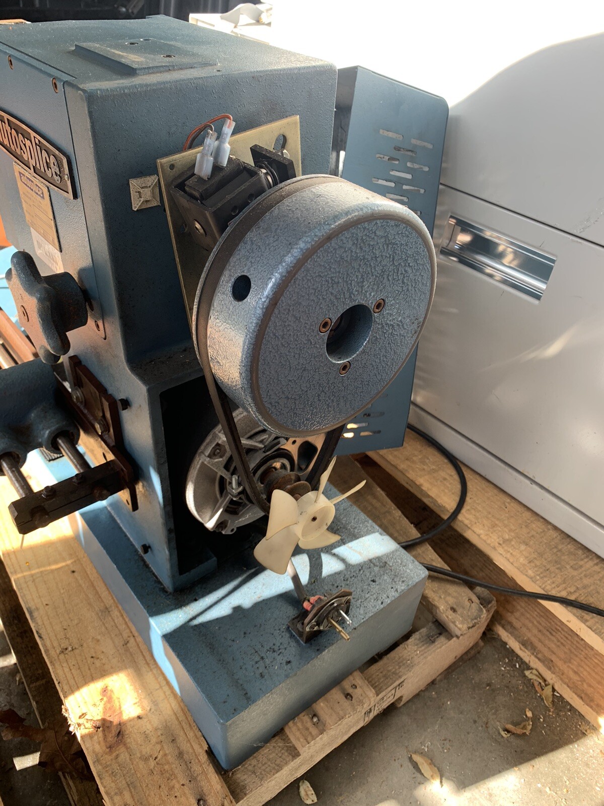 AUTOSPLICE Automatic Reel Fed Terminal Crimper Automated Terminal Machine