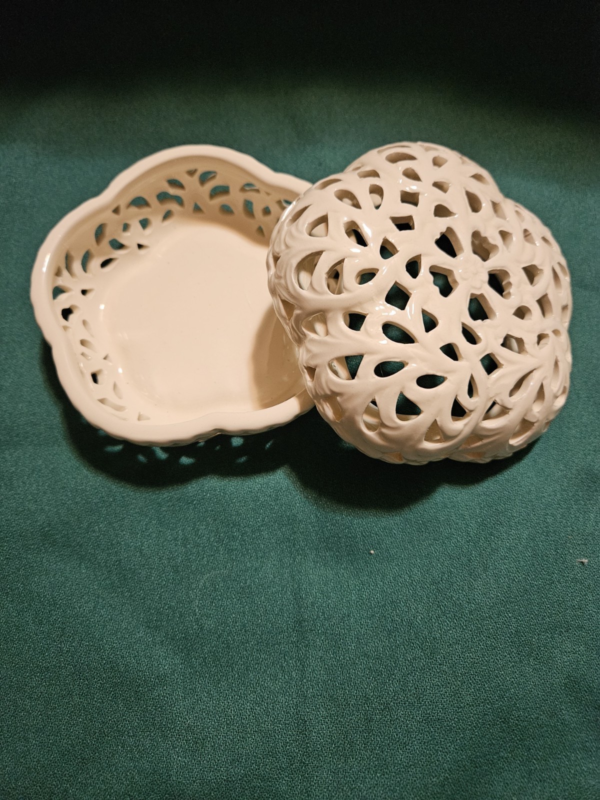 Oleg Cassinni Off White Ceramic Reticulated Lattice Trinket Box New In Box