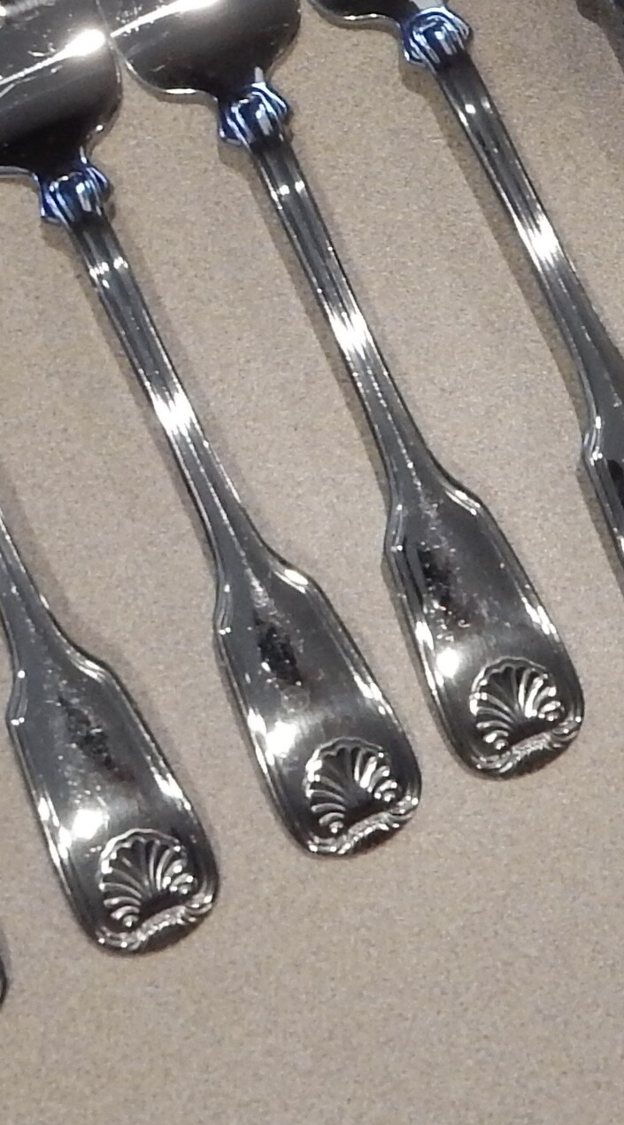 REED & BARTON COLONIAL SHELL FLATWARE STAINLESS SILVERWARE 30 PC. LOT