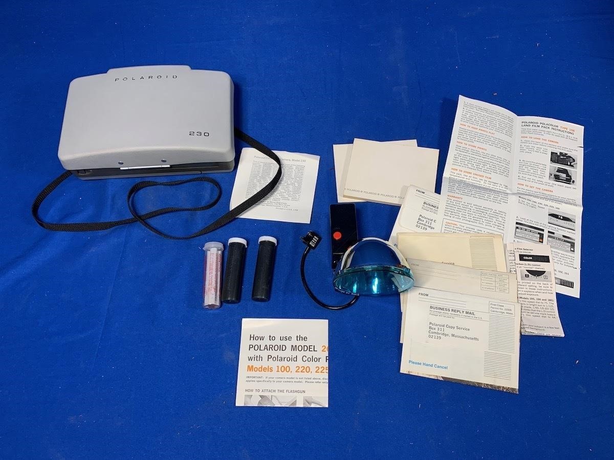 Vintage Polaroid 230 Automatic Land Camera Accessories flash GR8T cond untested