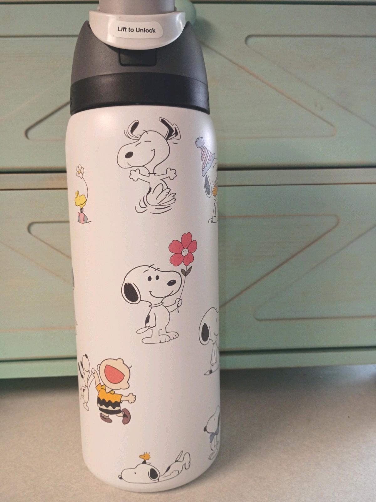 32 Oz. White Snoopy Owala Free Sip