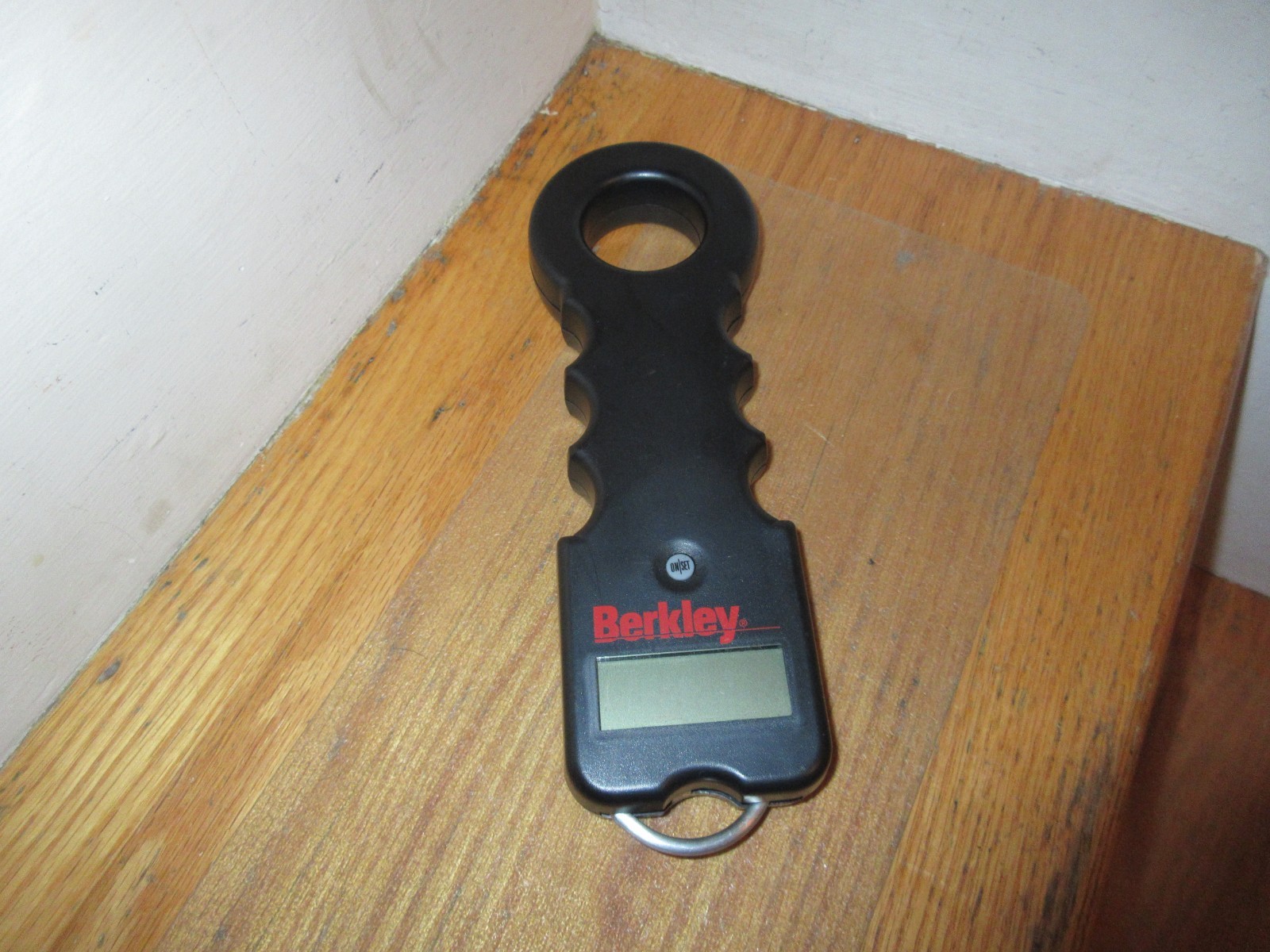 Berkley Digital Hanging Scale, Automatic Shutoff , Tested Works