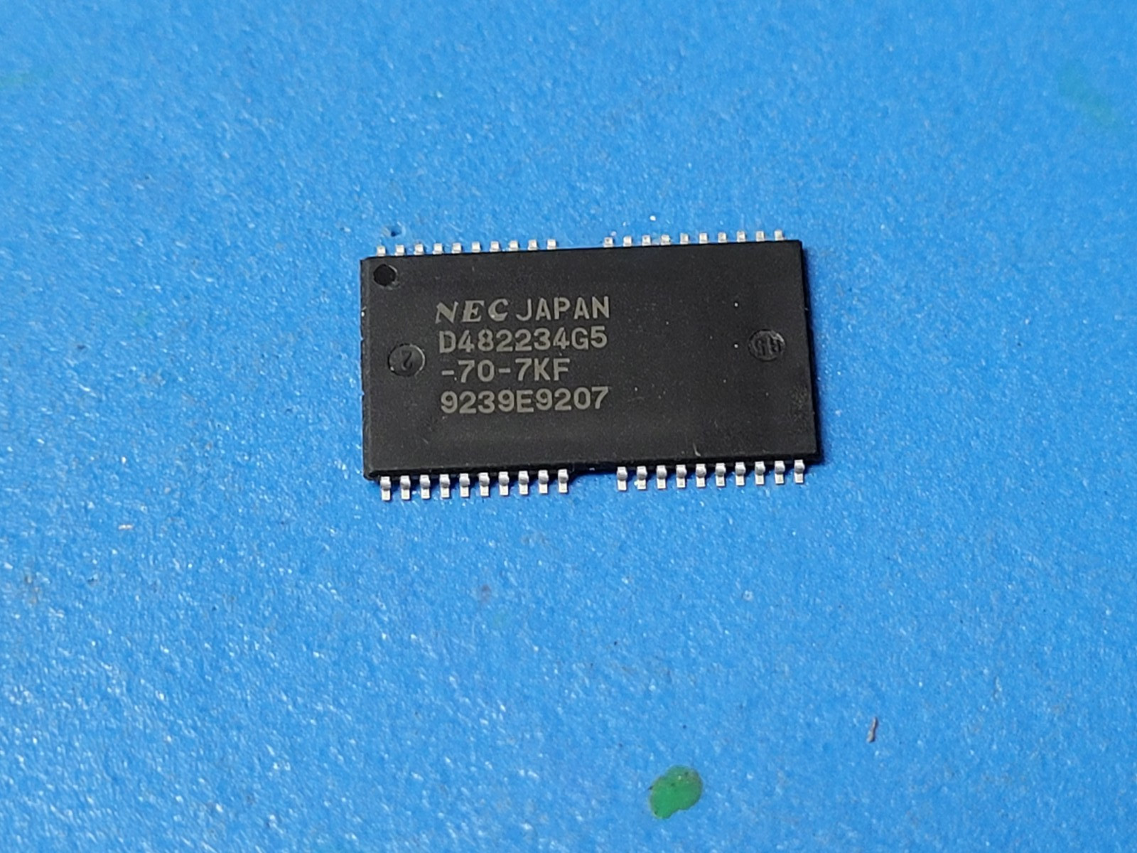 (1 PC) UPD482234G5-70S-7JF NEC Memory Circuit, 256KX8, CMOS, TSOP-40