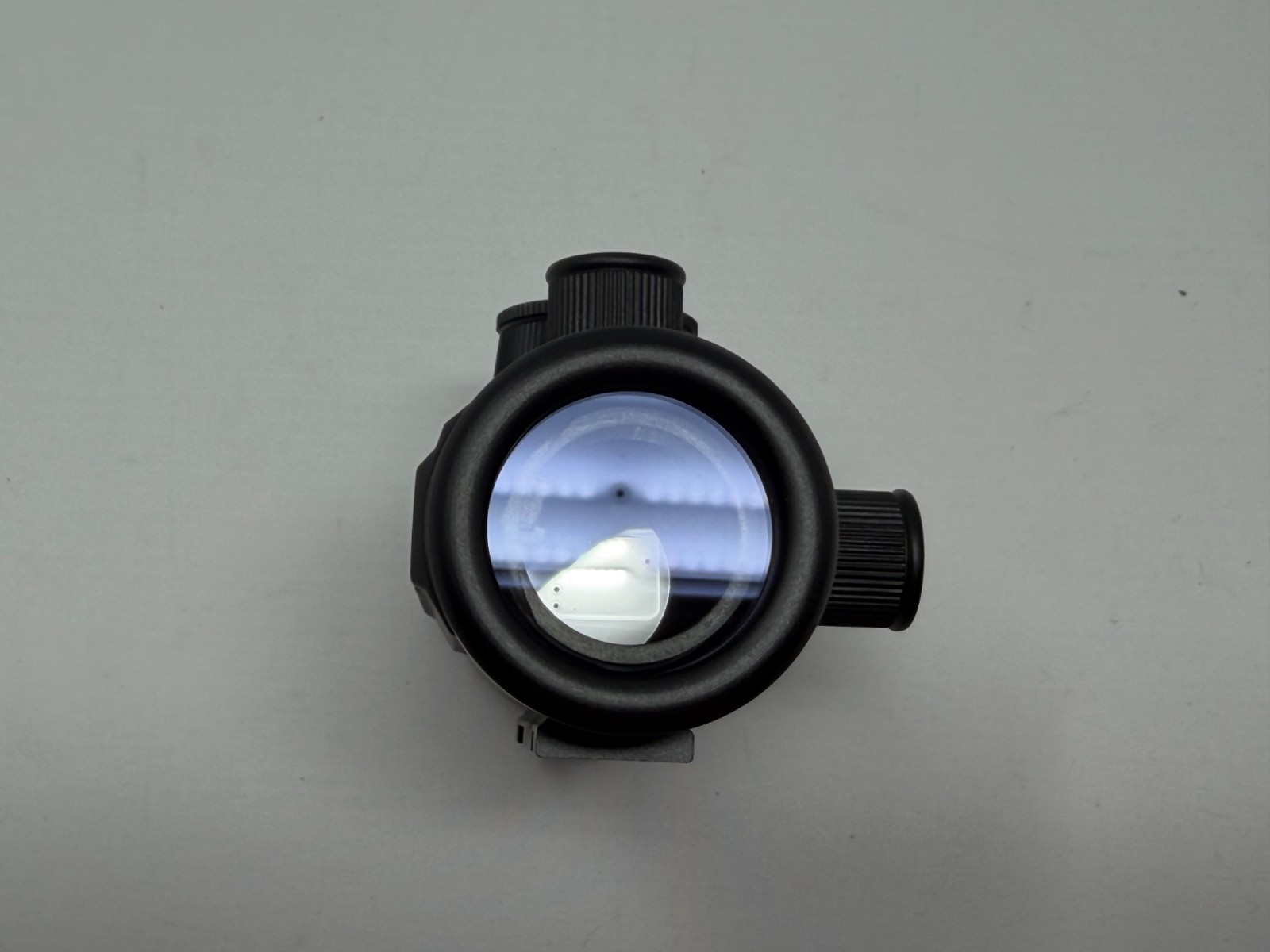 UUQ RGB Red Dot Sight Scope Reflex Optic w/ Case Manual Mounts Battery Untested