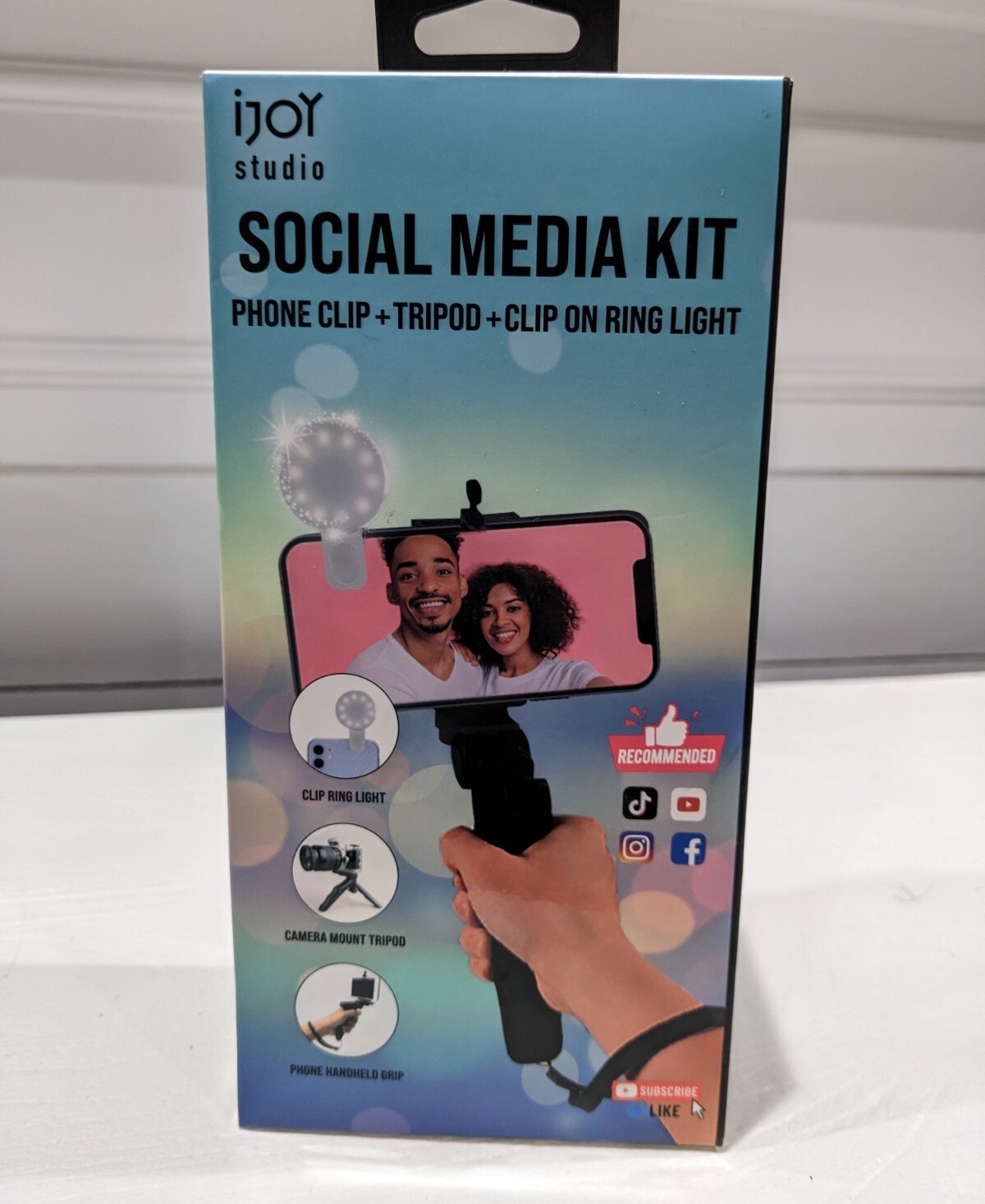 Ijoy Studio Social Media Kit- Phone Clip- Tripod- Ring Light New In box