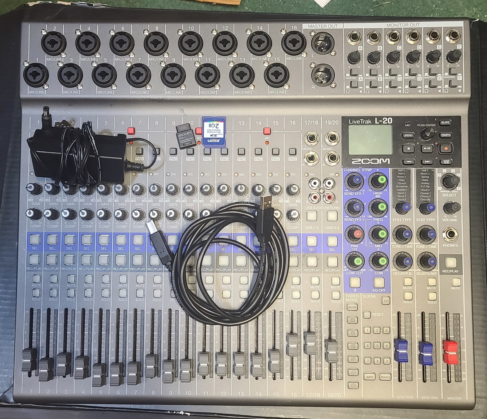 Zoom LiveTrak L-20 20-Channel Digital Mixer & Recorder - Excellent Condition