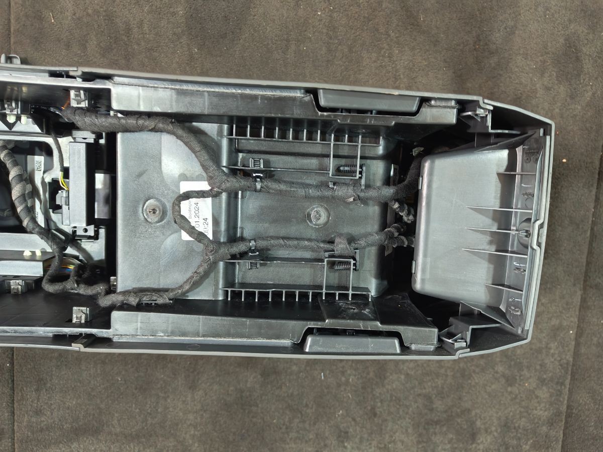 JAGUAR I-PACE X590 CENTRE CONSOLE WITH ARMREST