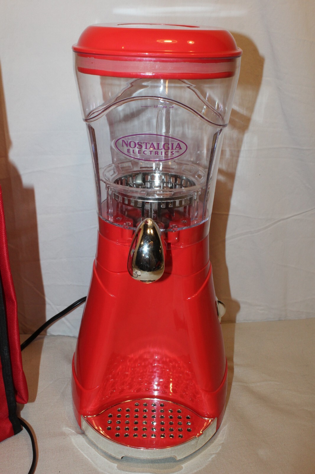 Nostalgia Electrics CARIBBEAN CHILLER Frozen Drink Slush Maker & Carry Bag MSB64