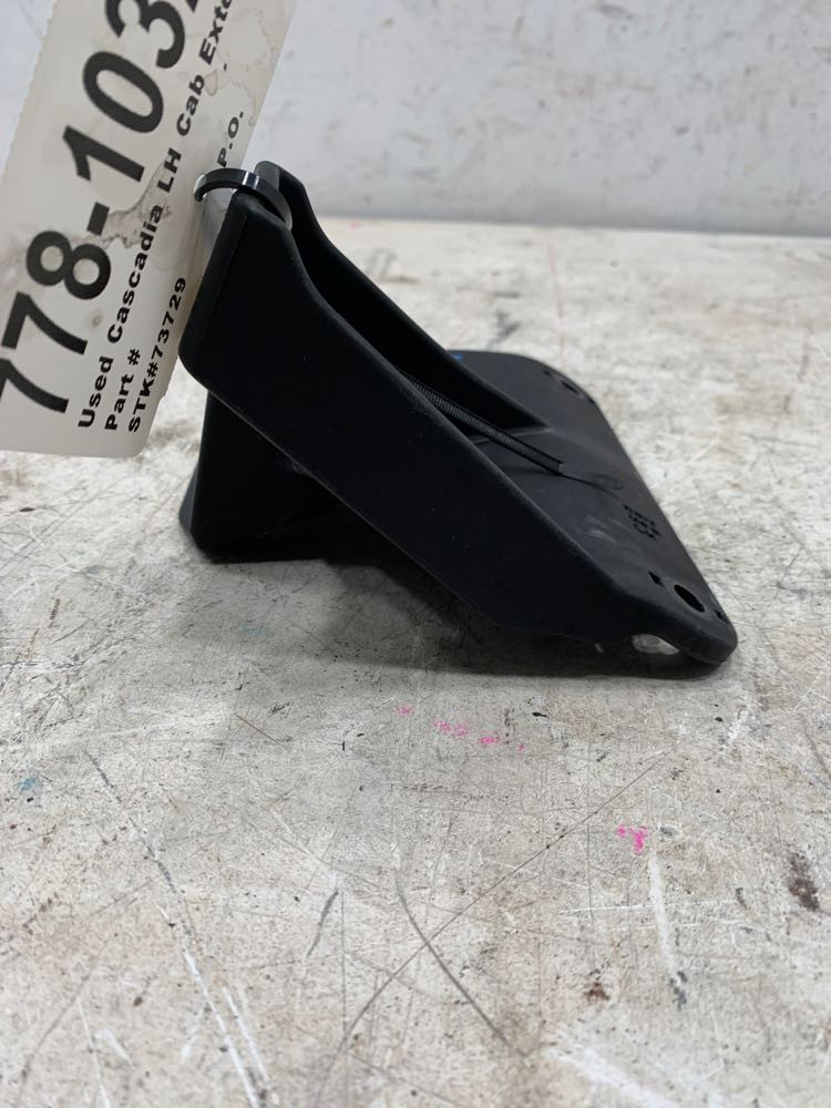 2018 Freightliner Cascadia Cab Extension Bracket (778-10328)