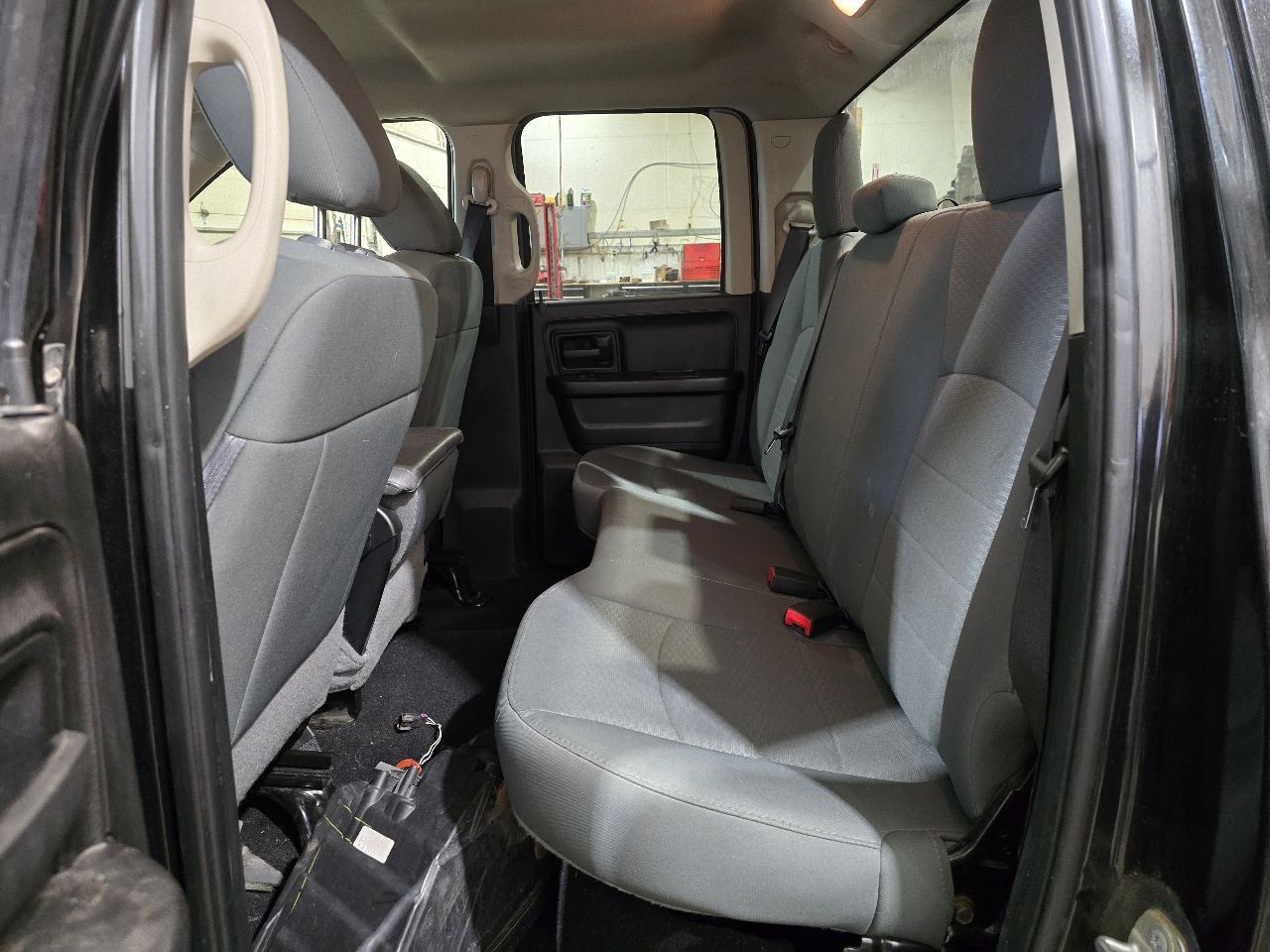 RAM1500 2018 Air Shutter 624724
