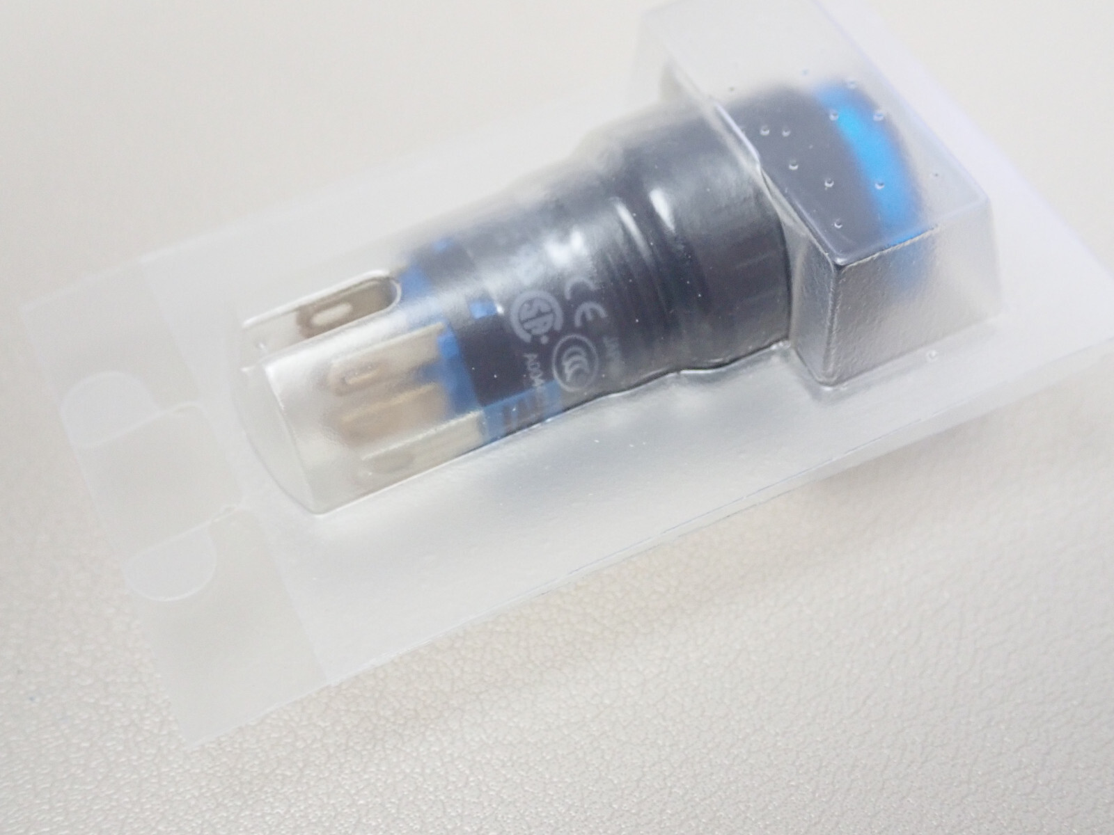IDEC AL6M-M24P-S Pushbutton, Momentary, Illuminated Blue, 24V