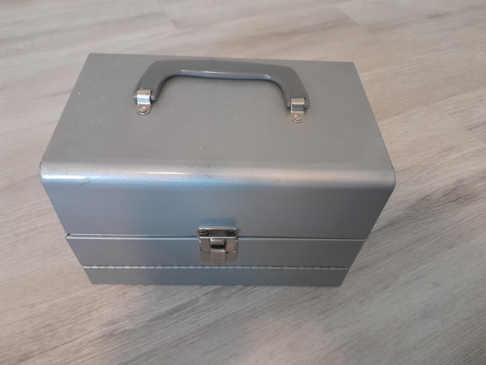 1960's Logan De Luxe Super 8 Movie Reel Metal Carrying Case Holds Up to 12 Films
