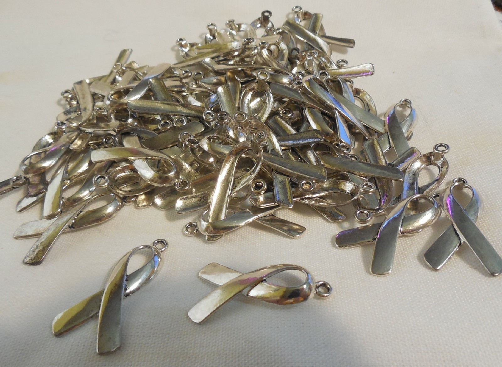 65 pcs 1 1/4" x 1/2" Ribbons Ribbon Charm Silver Tone Survivor Cancer Pendent