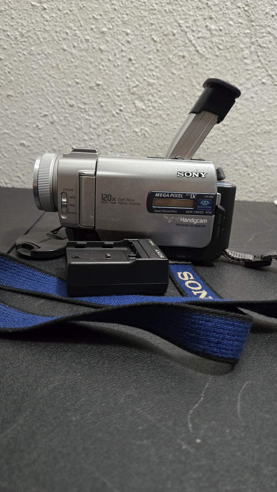 Sony DCR-TRV20 Mini DV Camcorder Nightshot