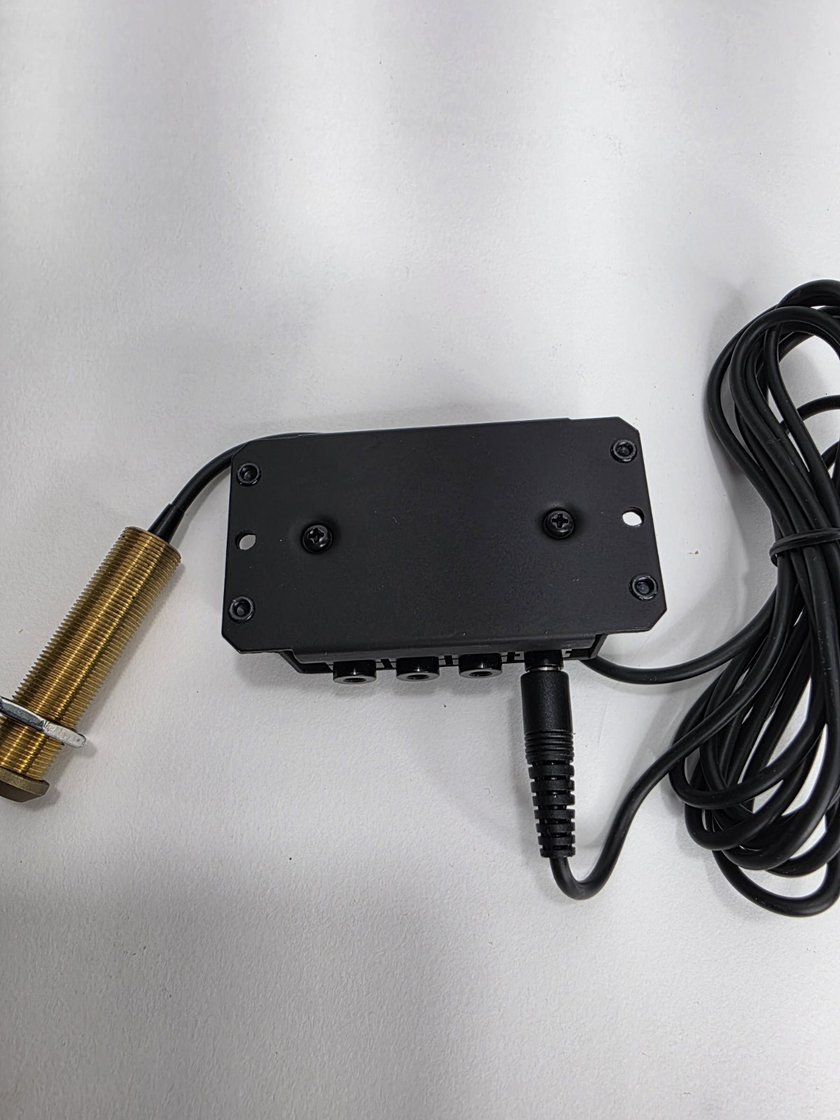 Xantech CB-60, Single Zone Connecting Block 1 Receiver Input w/6 Emitter Outputs