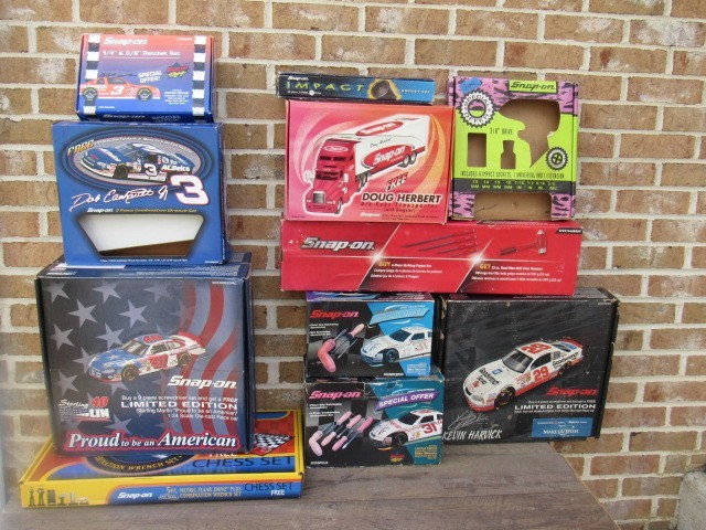SNAP-ON TOOLS SCREWDRIVER ETC. DISPLAY BOX 12 BOXES GARAGE MAN CAVE NO TOOLS