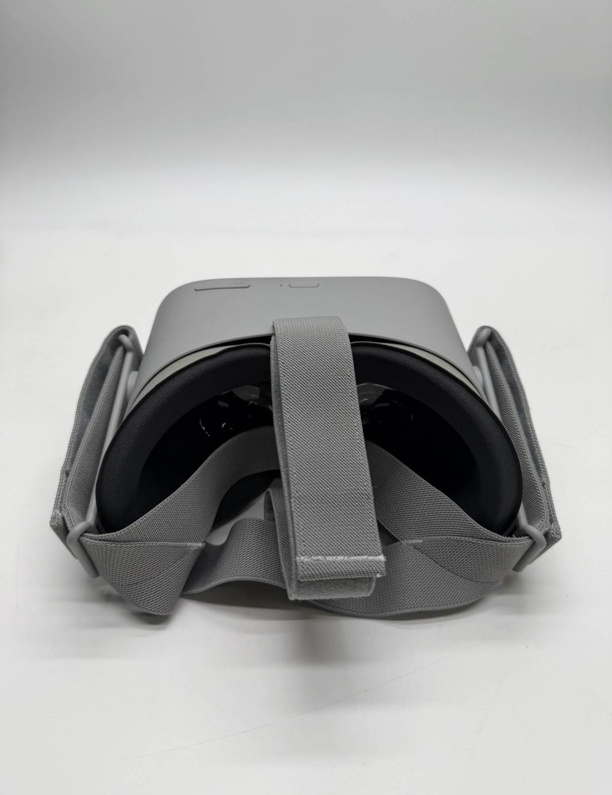 Meta Oculus Go 32GB Standalone VR Headset Bundle w/ Controller, Case & Charger