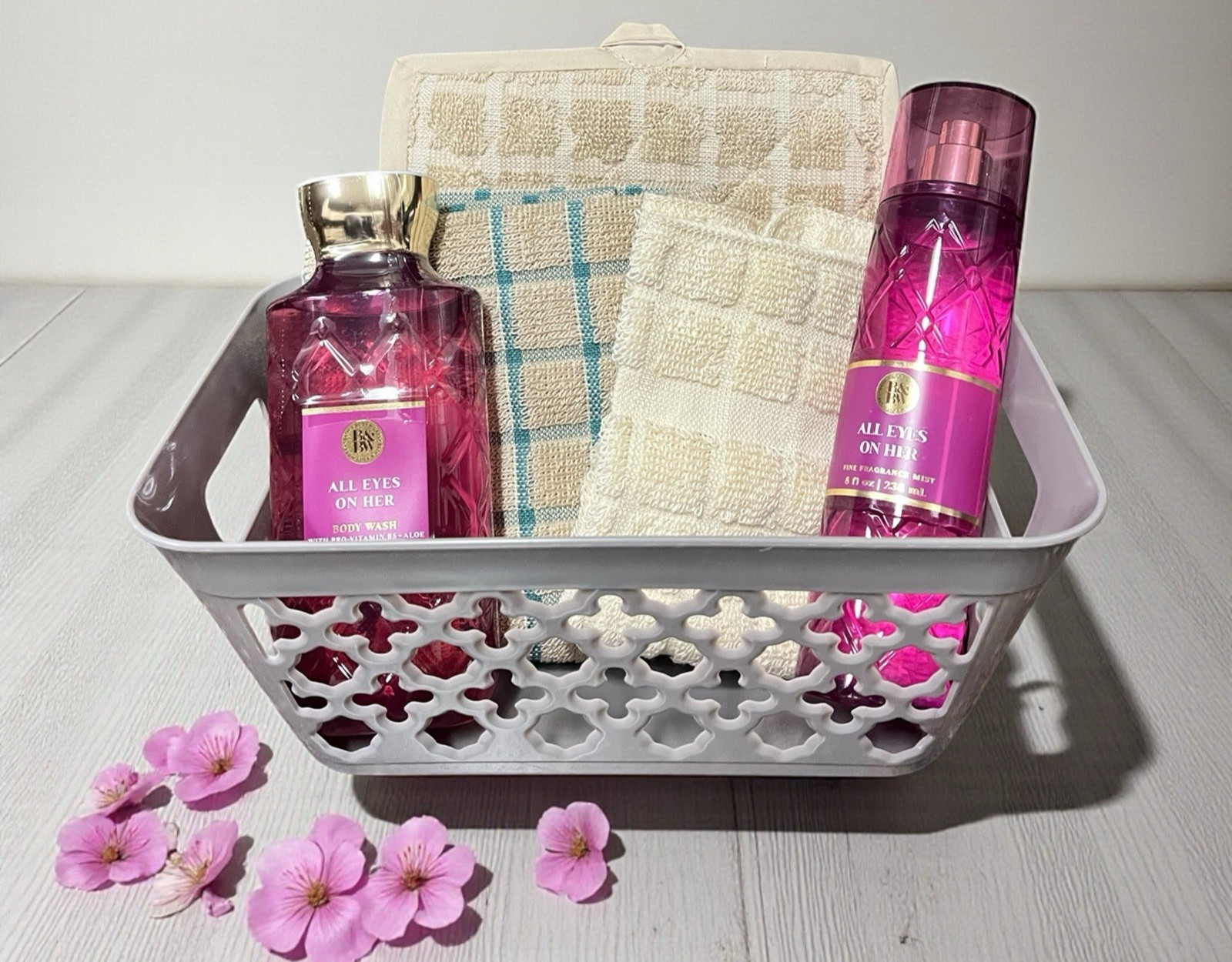 6 PC Bath & Body Works Gift Basket Body Wash Kitchen Towel Potholder Dish Cloth