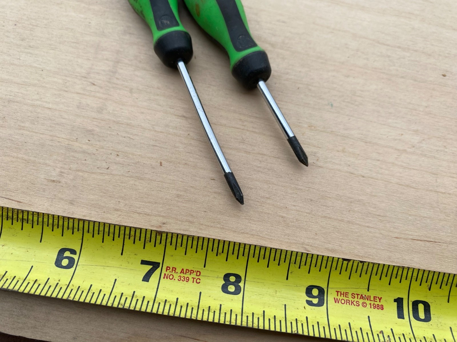 Mac Mini Phillips Screwdriver Set 2 pc Green Good Condition