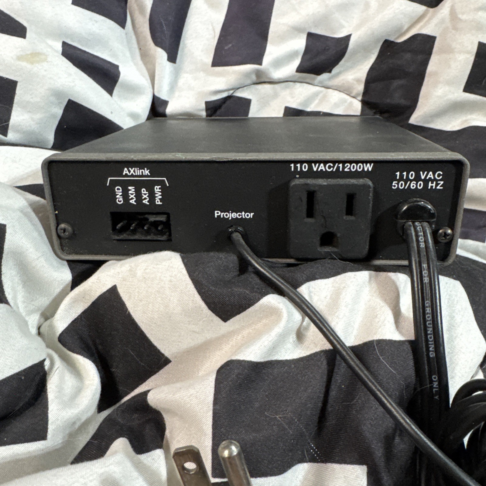 AMX Model AXB_SLD Slide Interface 120 VAC 60 HZ Input 110 VAC 1200 W Output